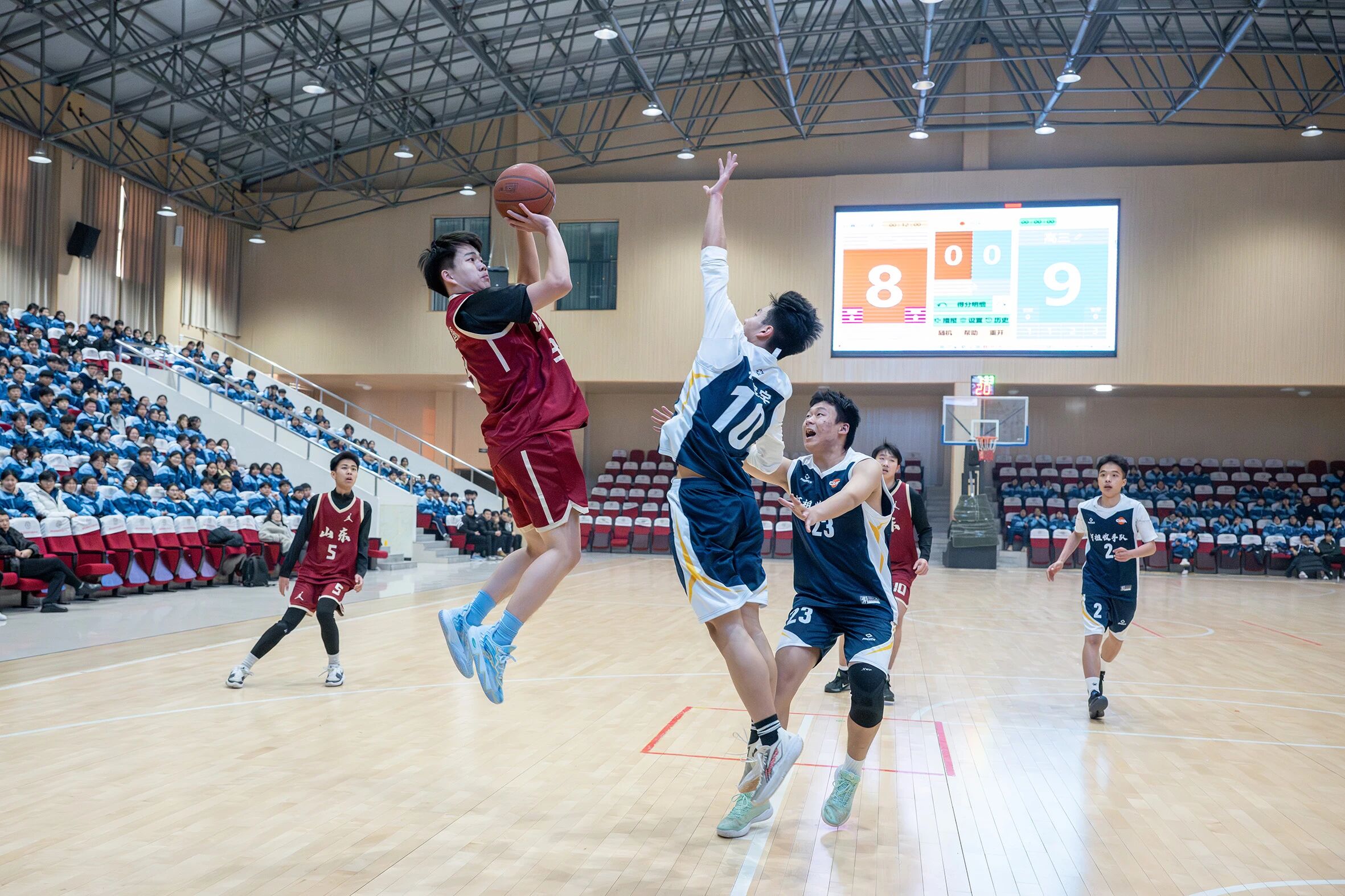 热血收官！高一男篮登顶称王，师生友谊赛燃爆全场